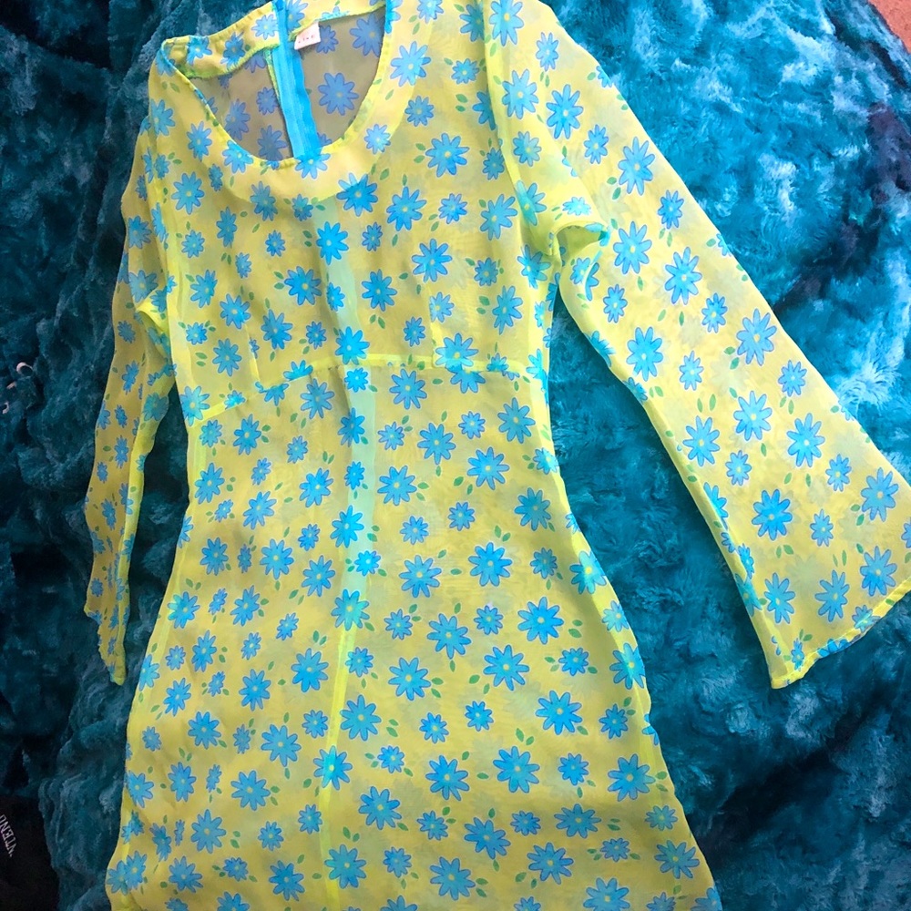 976 Clue vintage 70’s floral dress in great condition. Super cute and fun.